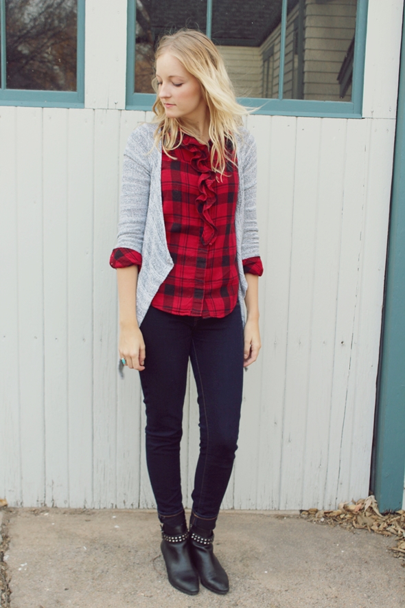 red-and-black-plaid-ruffle-shirt-layers-sweater-skinny-jeans-ankle-boots-fall-winter-outfit-beauty-and-bows-ootd-fashion-blog-4