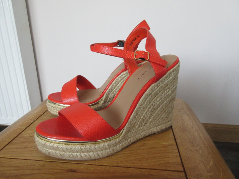 На теплое время - Босоножки на танкетке