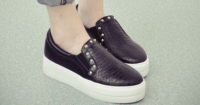 Кожаные слипоны – как выбрать и с чем носить?