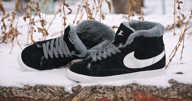 Зимние сникерсы с мехом женские