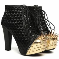 Ботинки с шипами женские