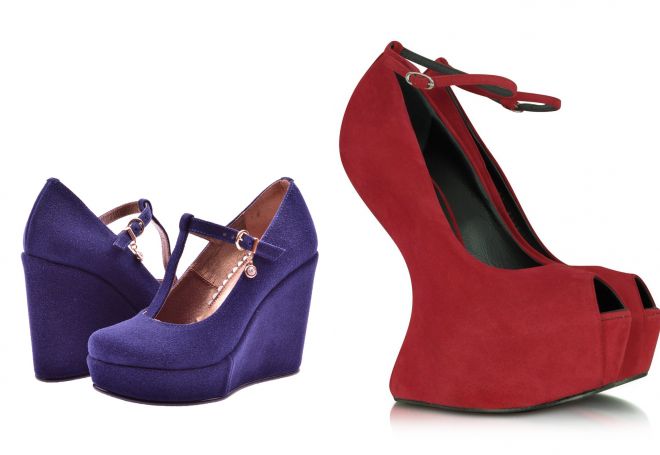 красные замшевые туфли