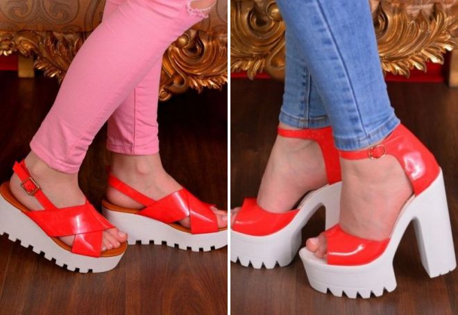 красные босоножки на тракторной подошве