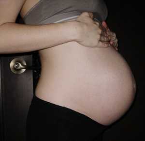 Боли внизу живота 32 недели. Упощеннвй живот. Опущение живота беременной.